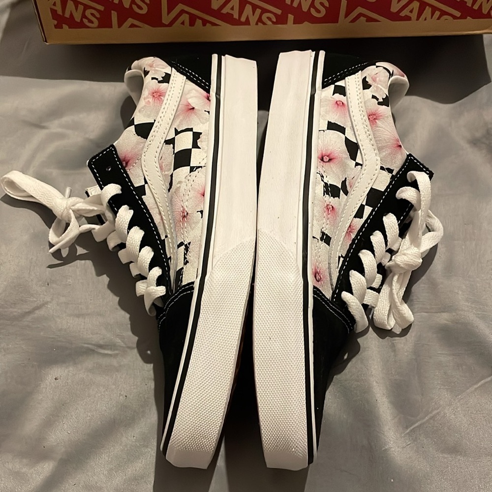 Pink Black and White floral vans Sneakers. Big kids size 6 or 7 1/2 womens.